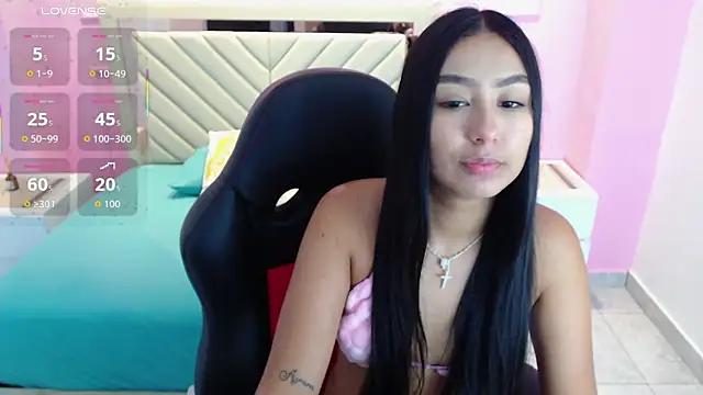 Snapshot of ALAHIACRUZ1 chatting on 10.01.25 ALAHIACRUZ1 online show from 10.01.25
