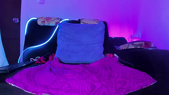 naty hot4uu online show from 02.19.26