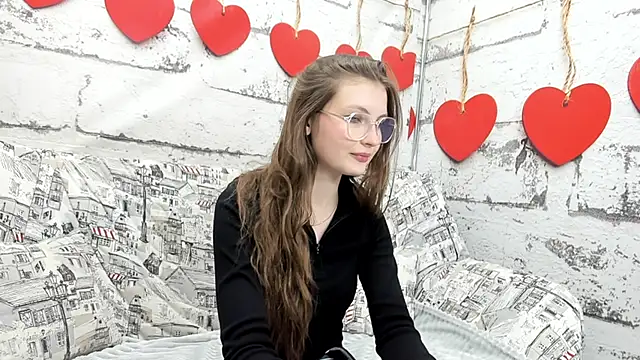 Snapshot of Shyly_Lisa chatting on 09.28.25 Shyly Lisa online show from 09.28.25