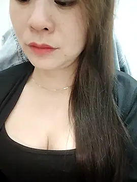 Girl Shy2000 online show from 11.14.25