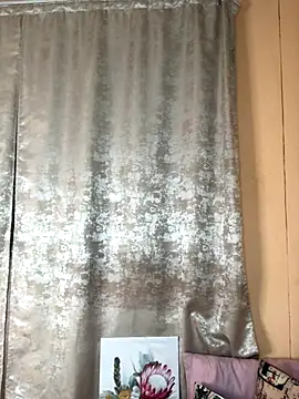 Caramel102004 online show from 10.09.25