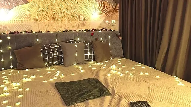 MilaYumi online show from 03.10.26