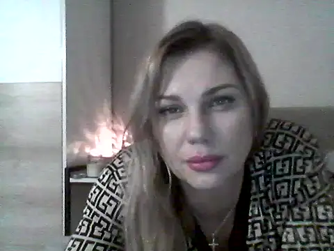 Snapshot of Moniraya chatting on 11.18.25 Moniraya online show from 11.18.25