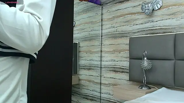 Lovers 21 online show from 04.30.26