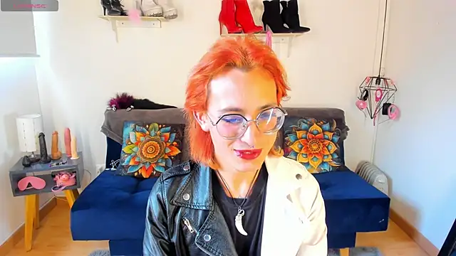 Snapshot of Moon_Fox chatting on 11.02.25 Moon Fox online show from 11.02.25