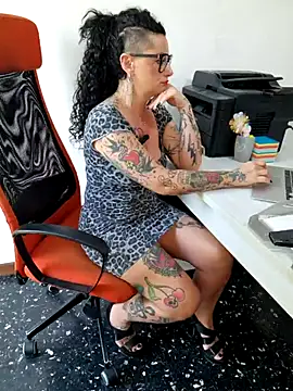 Snapshot of candymaxxx chatting on 05.28.26 candymaxxx online show from 05.28.26