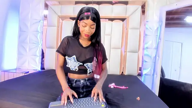 Sarah Adamss online show from 05.03.26
