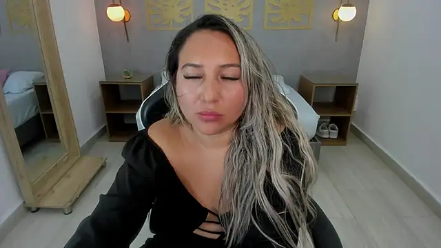 kiara mirren online show from 10.03.25