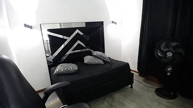 MarianaRojas  online show from 03.04.26