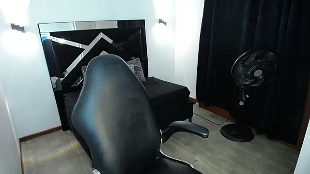 MarianaRojas  online show from 06.15.26