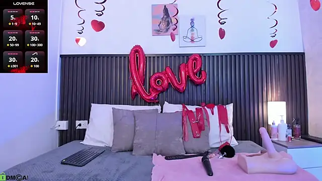 Snapshot of alahia_mellers chatting on 02.12.26 alahia mellers online show from 02.12.26