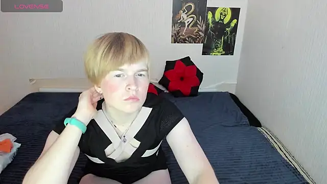 Cattie w  online show from 11.04.25