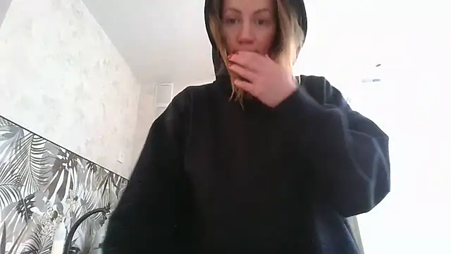 Snapshot of Thavione chatting on 02.04.26 Thavione online show from 02.04.26