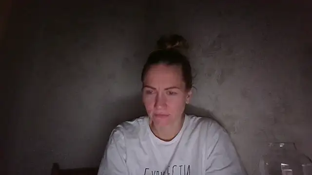 Snapshot of Thavione chatting on 02.08.26 Thavione online show from 02.08.26