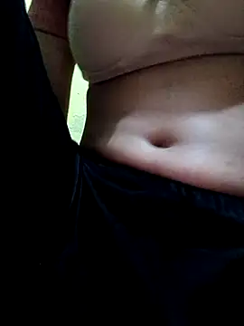 misskomal97 online show from 10.31.25