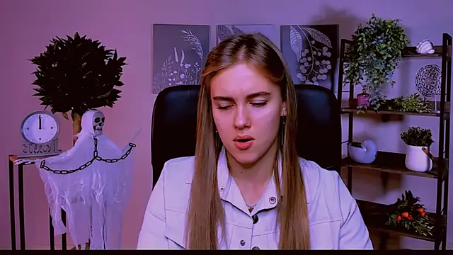 JuneWoods online show from 10.22.25