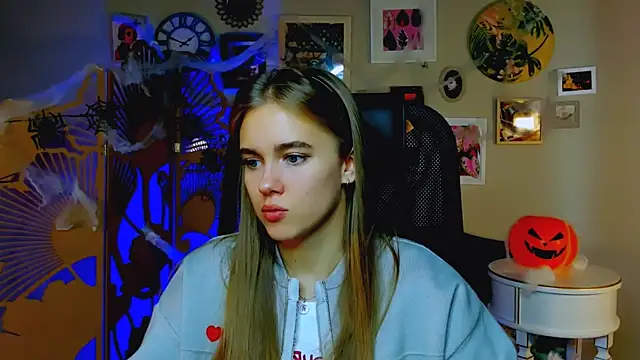 JuneWoods online show from 10.30.25