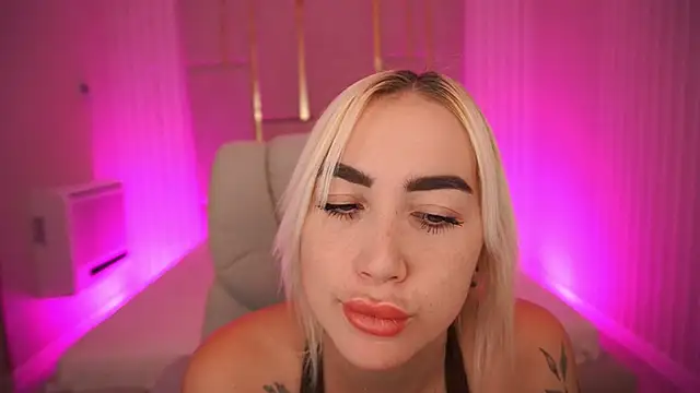 Snapshot of MariellaVi chatting on 09.26.25 MariellaVi online show from 09.26.25