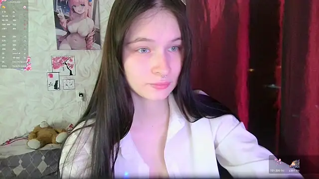 Snapshot of LolaVibe chatting on 11.17.25 LolaVibe online show from 11.17.25