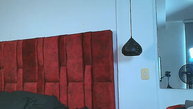 Snapshot of Sofia_Hank_ chatting on 09.30.25 Sofia Hank online show from 09.30.25