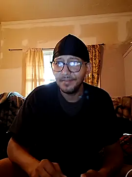 Snapshot of ThrowedWorldWide chatting on 11.15.25 ThrowedWorldWide online show from 11.15.25