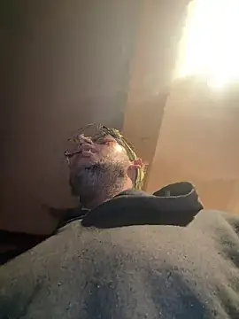 Snapshot of ThrowedWorldWide chatting on 11.16.25 ThrowedWorldWide online show from 11.16.25