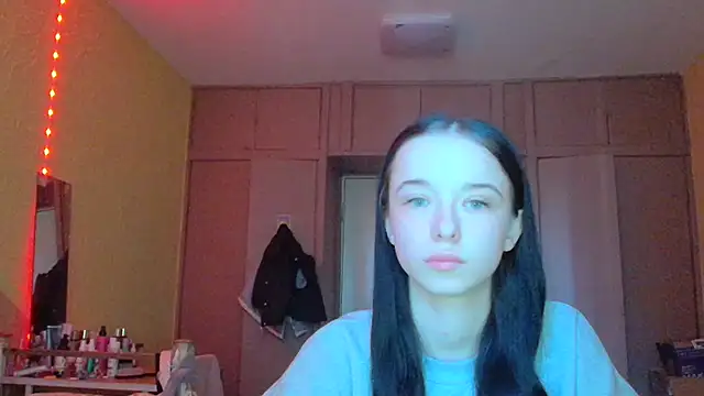 Emilia Light online show from 04.15.26