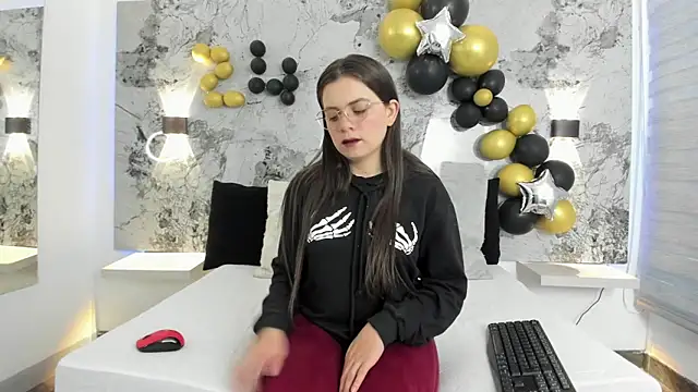 ZOE LE online show from 04.15.26