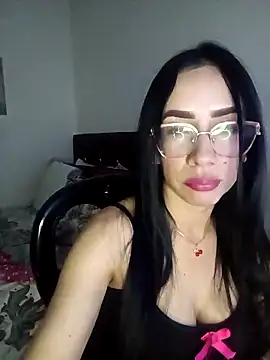 YaraDuartee online show from 04.10.26