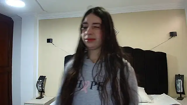 Snapshot of GabySweett_ chatting on 10.21.25 GabySweett online show from 10.21.25