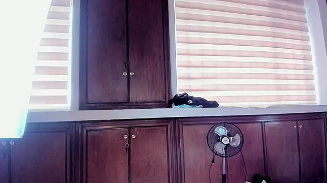 Violet Anders online show from 10.03.25