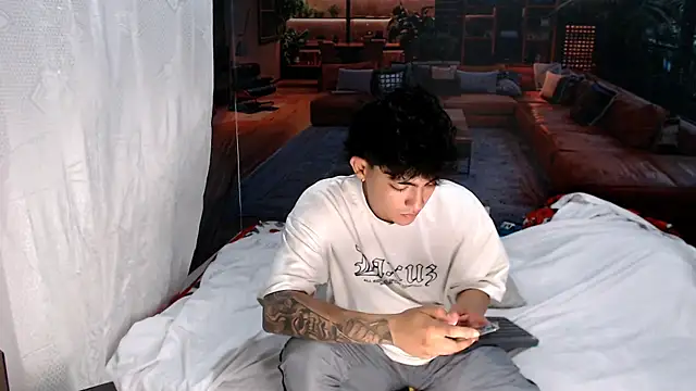 Snapshot of RomeoMillerr chatting on 06.12.26 RomeoMillerr online show from 06.12.26
