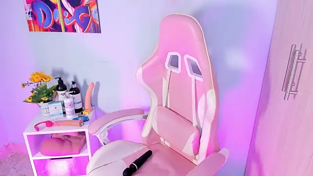 Snapshot of Athenea__fox chatting on 11.13.25 Athenea fox online show from 11.13.25