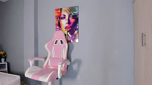 Snapshot of Athenea__fox chatting on 12.20.25 Athenea fox online show from 12.20.25