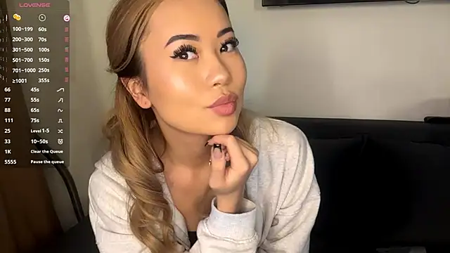 Ur neighbor Kira online show from 03.01.26