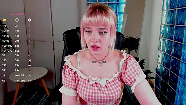 Snapshot of MayWins chatting on 10.05.25 MayWins online show from 10.05.25