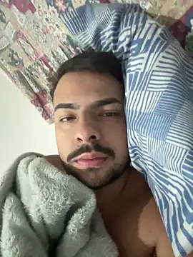 Snapshot of artzin2334 chatting on 11.06.25 artzin2334 online show from 11.06.25