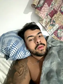 Snapshot of artzin2334 chatting on 11.10.25 artzin2334 online show from 11.10.25