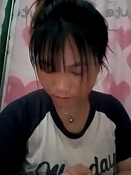 Snapshot of min-xinh chatting on 04.27.26 min-xinh online show from 04.27.26