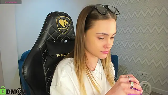 KarinaBroks online show from 11.25.25