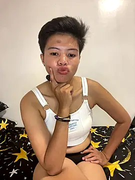 Snapshot of Obre17 chatting on 11.30.25 Obre17 online show from 11.30.25