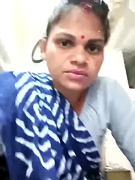 Snapshot of SHMA-77 chatting on 10.11.25 SHMA-77 online show from 10.11.25