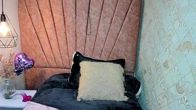 Issa Milf   online show from 11.07.25