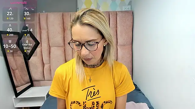 Issa Milf   online show from 02.13.26