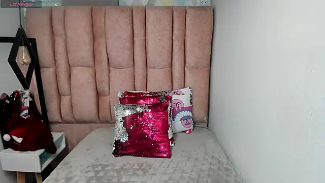 Issa Milf   online show from 04.14.26