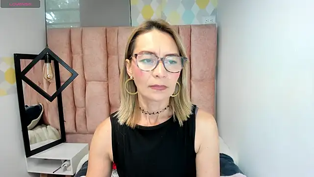 Issa Milf   online show from 04.21.26