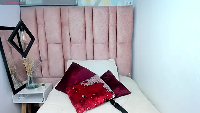 Issa Milf   online show from 05.20.26