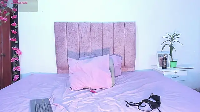 Snapshot of Mila_1wood chatting on 02.08.26 Mila 1wood online show from 02.08.26