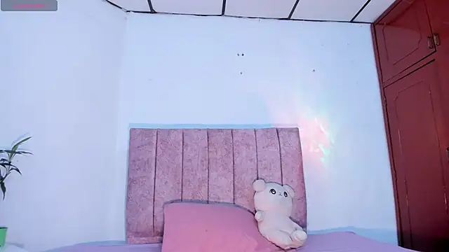 Snapshot of Mila_1wood chatting on 05.02.26 Mila 1wood online show from 05.02.26