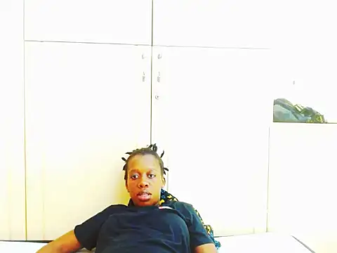 Snapshot of stormyza chatting on 10.12.25 stormyza online show from 10.12.25